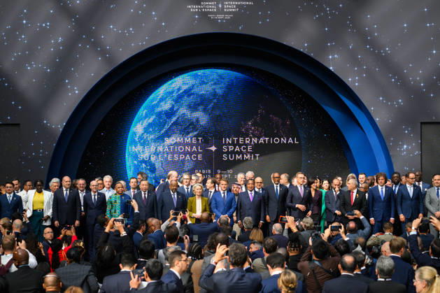 SIE International Space Summit - Paris French President Emmanuel Macron attends the International Space Summit surrounded by heads of state and delegations at the Grand Palais in Paris, France on April 14, 2026. Ursula von der Leyen, President of the European Commission, is among the attendees. Photo by Eric Tschaen Pool ABACAPRESS.COM Paris IDF France  Copyright: xTschaenxEric Pool ABACAx
