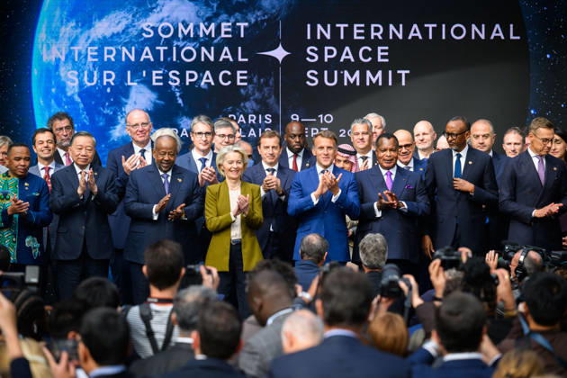 SIE International Space Summit - Paris French President Emmanuel Macron attends the International Space Summit surrounded by heads of state and delegations at the Grand Palais in Paris, France on April 14, 2026. Ursula von der Leyen, President of the European Commission, is among the attendees. Photo by Eric Tschaen Pool ABACAPRESS.COM Paris IDF France  Copyright: xTschaenxEric Pool ABACAx