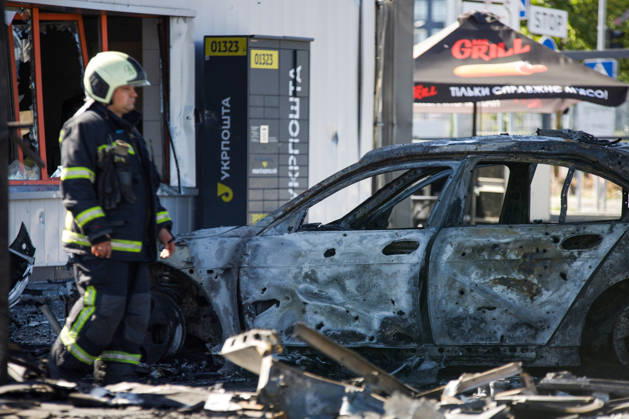 A rescuer walks past a burnt-out car at a petrol station attacked by a Russian drone in the Holosiivskyi district of Kyiv, Ukraine, September 10, 2026. Russian forces targeted the petrol station, injuring four people. A car caught fire on the premises, and a public transport stop was also damaged. (Photo by Marianna Kotyk Ukrinform) Russian drone strikes petrol station in Kyiv’s Holosiivskyi district  Copyright: xMariannaxKotykx