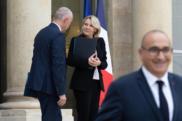 Weekly Cabinet Meeting - Paris French junior Minister in charge of parliament relations Laurent Panifous and French Culture Minister Catherine Pegard leaving after the weekly cabinet meeting at the Elysee Palace in Paris, France on September 10, 2026. Photo by Rafael Lafargue ABACAPRESS.COM Paris France  Copyright: xLafarguexRaphael ABACAx