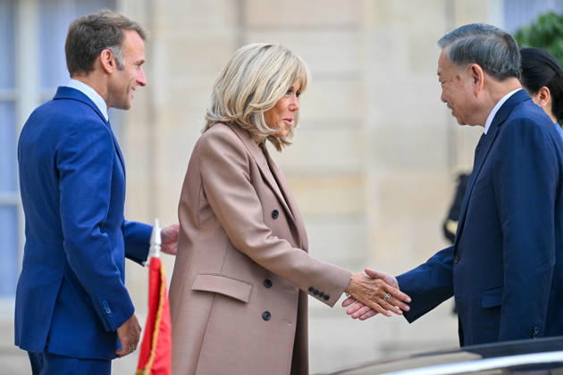 French President Emmanuel Macron and his wife, First Lady Brigitte Macron, welcomed Vietnamese President To Lam, and his wife Ngo Phuong Ly at the Élysée Palace in Paris, France, on September 10, 2026. French President Emmanuel Macron and his wife Brigitte Macron receive Vietnam’s President To Lam and his wife Ngo Phuong Ly at the Élysée Palace in Paris, France, on September 10, 2026 Paris, France Copyright: xChristianxLiewigx xBestimagexChristianxLiewigx xBestimagex