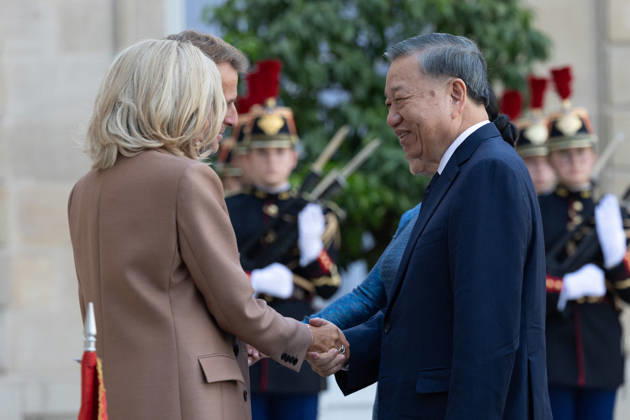 Emmanuel Macron welcomes Vietnamese President for a meeting - Paris French President Emmanuel Macron and his wife Brigitte Macron pose with Vietnam s President To Lam and his wife Ngo Phuong Ly prior to a meeting at the Elysee Palace in Paris on September 10, 2026. Photo by Raphael Lafargue ABACAPRESS.COM Paris France  Copyright: xLafarguexRaphael ABACAx