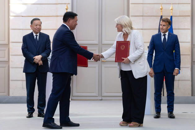 Stephanie Rist, French Minister of Health, Families, Autonomy, and Persons with Disabilities, and Do Xuan Tuyen, Vietnamese Deputy Minister of Health, flanked by French President Emmanuel Macron and Vietnamese President To Lam, exchange signed documents regarding a health cooperation agreement between France and Vietnam at the Élysée Palace in Paris on September 10, 2026 Raphael Lafargue Pool Bestimage Paris, France Copyright: xRaphaëlxLafarguex xPoolx xBestimagexRaphaëlxLafarguex xPoolx xBestimagex