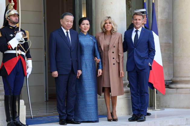 Visite officielle de Mr ToÌ‚ LaÌ‚m, PreÌsident de la ReÌpublique socialiste du Vietnam Emmanuel Macron et son épouse Brigitte Macron recoivent Mr TÔ Lâm, Président de la République socialiste du Vietnam et de Mme NGÔ Phuong Ly au Palais de l Elysée à Paris, le 10 septembre 2026. French President, Emmanuel Macron and his wife, Brigitte Macron, welcomed Mr. TÔ Lâm, President of the Socialist Republic of Vietnam, and Mrs. NGÔ Phuong Ly to the Elysée Palace in Paris on September 10, 2026.  Copyright: xFabricexChasseryx