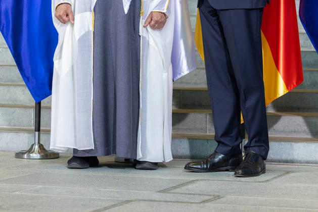 State visit by His Highness the President of the United Arab Emirates, Sheikh Mohammed bin Zayed Al Nahyan, to the Federal Republic of Germany, Berlin, September 10, 2026: The simple black Skechers shoes worn by the President of the United Arab Emirates, Sheikh Mohammed bin Zayed Al Nahyan, and the black leather shoes worn by Federal Chancellor Friedrich Merz