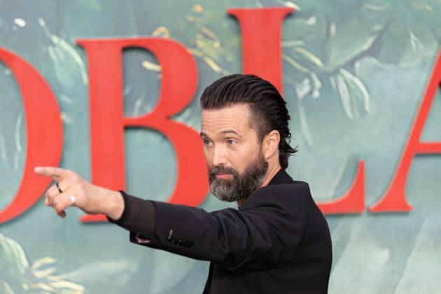 Entertainment Bilder des Tages September 10, 2026, London, United Kingdom: Emmett J.Scanlan attends the World Premiere ofÃ‚ MOBLAND SEASON 2Ã‚ atÃ‚ Odeon Luxe Leicester Square.The cast and celebrity guests attend the red carpet World Premiere ofÃ‚ MOBLAND SEASON 2Ã‚ atÃ‚ Odeon Luxe in Leicester Square London United Kingdom  - ZUMAs197 20260910_aaa_s197_272 Copyright: xPhilxLewisx
