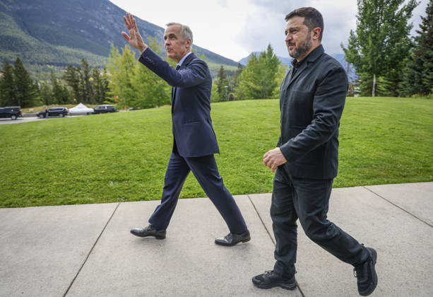 September 10, 2026, Banff, Ab, CANADA: Prime Minister Mark Carney, left, and President of Ukraine Volodymyr Zelenskyy, walk in Banff, Alta., Thursday, Sept. 10, 2026. Banff CANADA - ZUMAc35_ 20260910_zaf_c35_126 Copyright: xJeffxMcintoshx