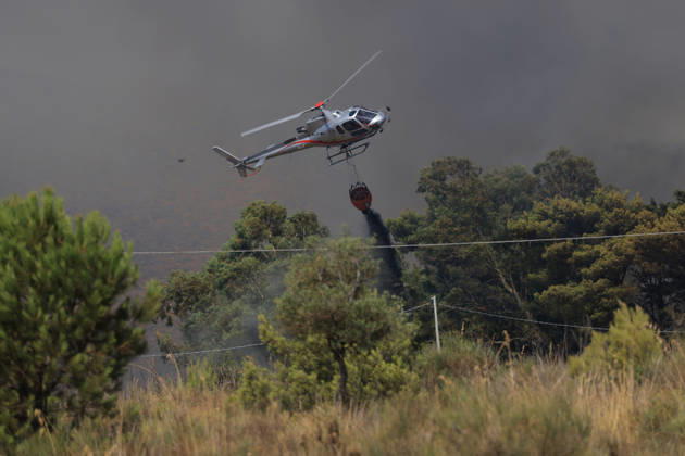 Wildfire near Palermo threatens homes in Giardinello, Sicily PALERMO, ITALY - SEPTEMBER 10: Flames and thick smoke rise from a forested area during a wildfire near Giardinello, close to Palermo on the island of Sicily, on September 10, 2026 in Palermo, Italy. The blaze began in the Carcatizzi area around midday a day earlier and spread rapidly, threatening nearby residential areas and damaging several homes. Firefighters battled the fire from the ground with fire engines and from the air with a firefighting aircraft and two helicopters. Alberto Lo Bianco Anadolu Sicily Italy. Editorial use only. Please get in touch for any other usage.  Copyright: x2026xAnadoluxAlbertoxLoxBiancox