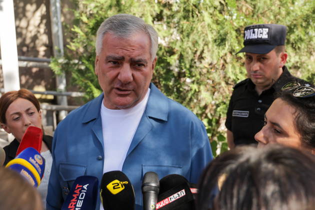 ARMENIA, YEREVAN - SEPTEMBER 11, 2026: Samvel Karapetyan (C), leader of the Strong Armenia Party, talks to journalists near the Anti-Norruption Court building Yerevan Armenia  - ZUMAt113 20260911_zaa_t113_139 Copyright: xAlexanderxPatrinx