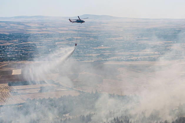 Forest fire in Turkish capital Ankara under control efforts ANKARA, TURKIYE - SEPTEMBER 11: A firefighting helicopter drops water over a forest fire near the Cicek Kent residential complex in the Taspinar neighborhood of Golbasi district in Ankara, Turkiye, on September 11, 2026. Firefighting teams were dispatched to the area to battle the blaze, which broke out for an unknown reason. Following reports of the fire, numerous fire engines, water tenders, tankers and police riot control vehicles were dispatched to the area, while a helicopter was also deployed to battle the blaze from the air. Harun Ozalp Anadolu Ankara Turkey. Editorial use only. Please get in touch for any other usage.  Copyright: x2026xAnadoluxHarunxOzalpx