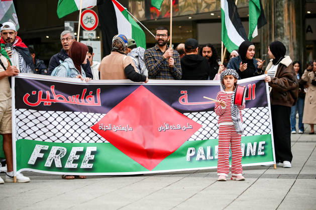Hanover, Germany, Europe Participants in a pro-Palestinian demonstration gather at Hanover Central Station on September 11, 2026. The photo shows demonstrators carrying Palestinian flags, posters, and banners during the public rally. Copyright: xAymanxAlahmedx