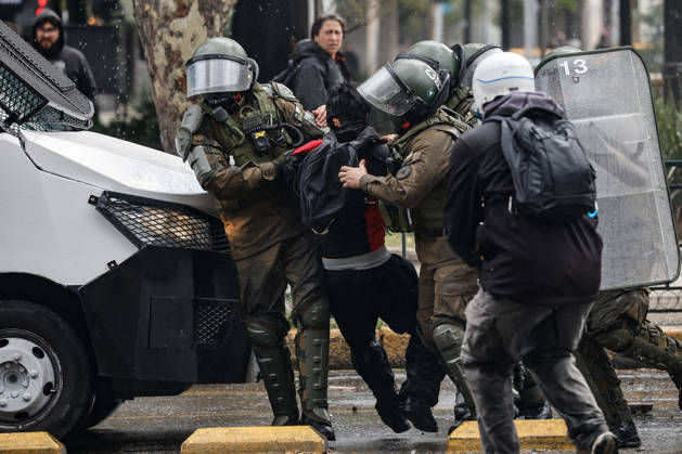 Santiago, September 11, 2026: Students marched to commemorate another September 11—marking the coup d’état—but were quickly dispersed by the Carabineros’ Public Order Unit. Diego Martin Aton, Chile, Aton 1189602 jpeg  Copyright: DIEGOxMARTIN ATONxCHILE