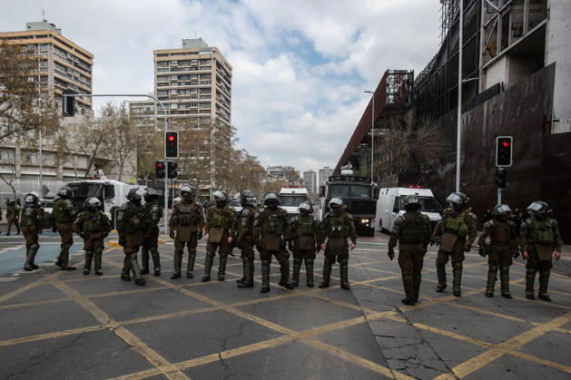 Santiago, September 11, 2026: Students marched to commemorate another September 11—marking the coup d état—but were quickly dispersed by the Carabineros Public Order Unit. Diego Martin Aton, Chile, Aton 1189611 jpeg  Copyright: DIEGOxMARTIN ATONxCHILE