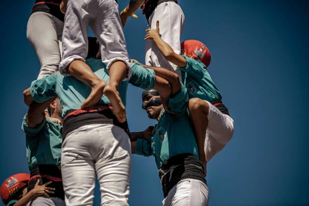 September 11, 2026, Barcelona, Catalonia, Spain: The Castellers de Vilafranca build a human tower during the Diada Castellera at Catalonia s National Day, the Diada Barcelona Spain - ZUMAo105 20260911_fap_o105_025 Copyright: xMatthiasxOesterlex
