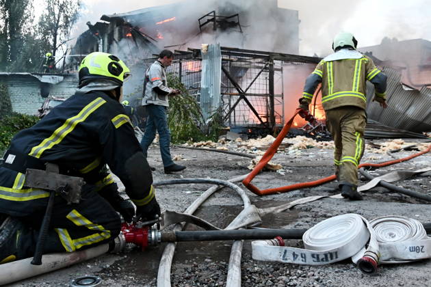 Russian Air Attack On Kyiv, Ukraine Firefighters work near the scene of a fire after a jet-powered drone struck an office building in Kyiv s Podilskyi district, on September 11, 2026. Kyiv Ukraine  Copyright: xOleksandrxGusevx originalFilename: gusev-notitle260911_npKfV.jpg