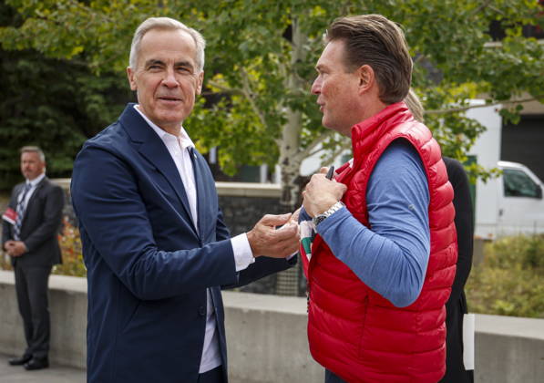September 11, 2026, Banff, Ab, CANADA: Prime Minister Mark Carney, left, admires Forever Canadian founder Thomas Lukaszuk s Hudson s Bay scarf following a cabinet retreat in Banff, Alta., Friday, Sept. 11, 2026. Banff CANADA  - ZUMAc35_ 20260911_zaf_c35_085 Copyright: xJeffxMcintoshx