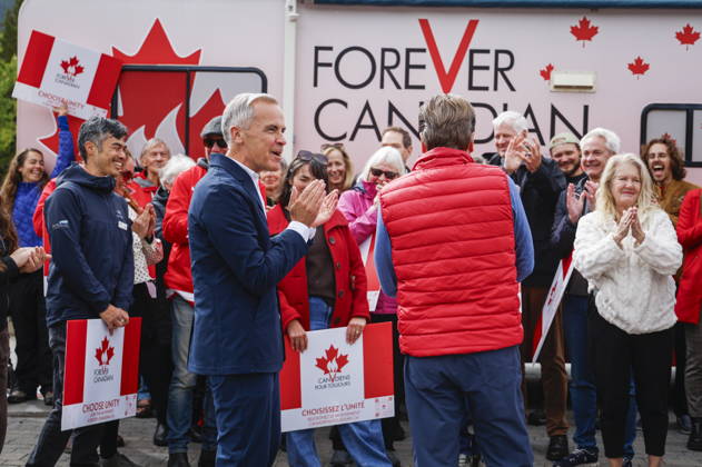 September 11, 2026, Banff, Ab, CANADA: Prime Minister Mark Carney, centre left, and Forever Canadian founder Thomas Lukaszuk, centre right, applaud as volunteers sing O Canada following a cabinet retreat in Banff, Alta., Friday, Sept. 11, 2026. Banff CANADA  - ZUMAc35_ 20260911_zaf_c35_120 Copyright: xJeffxMcintoshx