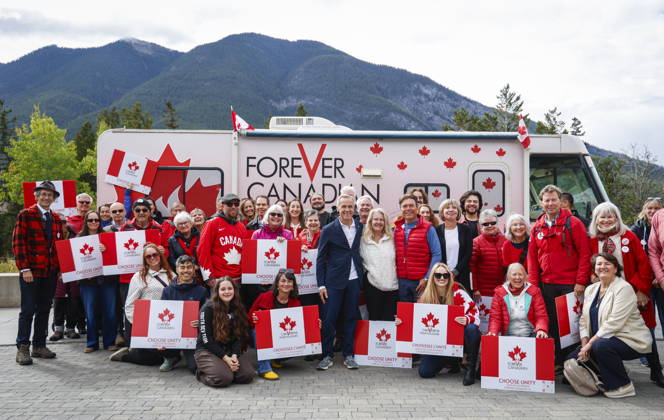 September 11, 2026, Banff, Ab, CANADA: Prime Minister Mark Carney, centre left, volunteer Fran Milburn, centre, and Forever Canadian founder Thomas Lukaszuk, centre right, pose for a group photo with volunteers following a cabinet retreat in Banff, Alta., Friday, Sept. 11, 2026. Banff CANADA  - ZUMAc35_ 20260911_zaf_c35_122 Copyright: xJeffxMcintoshx
