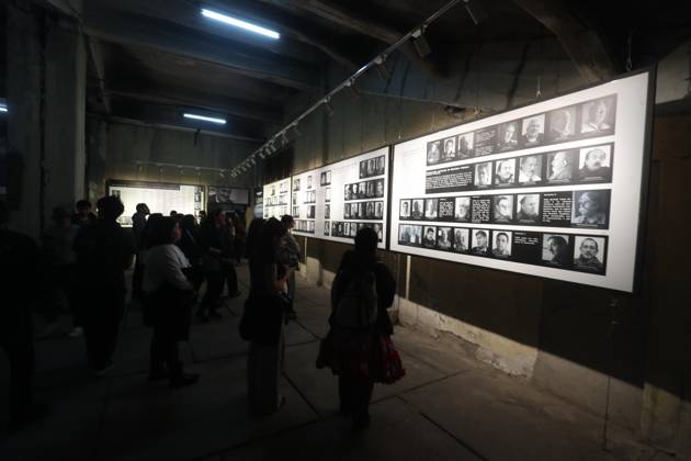 Santiago, September 11, 2026. On Friday afternoon, groups of people gathered at the National Stadium to remember their loved ones, who had been taken there after it was converted into a detention center. Carlos Santibánez Aton Chile, Aton 1189690  Copyright: CARLOSxSANTIBANEZ ATONxCHILE