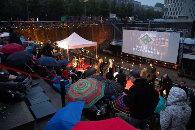 The open-air movie theater at Rheinauhafen in Cologne, Red Carpet, Red Carpet Show, Arrival, premiere of the final season of *Babylon Berlin* on September 11, 2026, at the Naturstrom Open-Air Movie Theater at Rheinauhafen in Cologne,