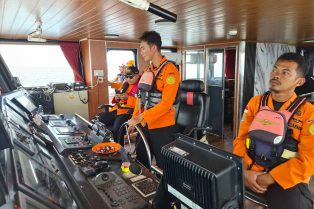 Search continues for 8 missing near Indonesia s Anak Krakatau volcano PANDEGLANG, INDONESIA - SEPTEMBER 12: (----EDITORIAL USE ONLY - MANDATORY CREDIT - INDONESIAN NATIONAL SEARCH AND RESCUE AGENCY (BASARNAS) HANDOUT - NO MARKETING NO ADVERTISING CAMPAIGNS - DISTRIBUTED AS A SERVICE TO CLIENTS----) Search and rescue teams are deployed for a fifth consecutive day to locate eight people, including five journalists, who went missing after traveling to the area to cover a volcanic eruption in Indonesia, on September 12, 2026. Although the intense eruptions at Anak Krakatau have subsided, volcanic activity continues on the island. An eruption on September 6 sent volcanic ash up to 6,000 meters (19,685 feet) over Java and as high as 15,000 me  Copyright: x2026xAnadoluxBASARNASx xHandoutx