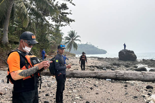 Search continues for 8 missing near Indonesia s Anak Krakatau volcano PANDEGLANG, INDONESIA - SEPTEMBER 12: (----EDITORIAL USE ONLY - MANDATORY CREDIT - INDONESIAN NATIONAL SEARCH AND RESCUE AGENCY (BASARNAS) HANDOUT - NO MARKETING NO ADVERTISING CAMPAIGNS - DISTRIBUTED AS A SERVICE TO CLIENTS----) Search and rescue teams are deployed for a fifth consecutive day to locate eight people, including five journalists, who went missing after traveling to the area to cover a volcanic eruption in Indonesia, on September 12, 2026. Although the intense eruptions at Anak Krakatau have subsided, volcanic activity continues on the island. An eruption on September 6 sent volcanic ash up to 6,000 meters (19,685 feet) over Java and as high as 15,000 me  Copyright: x2026xAnadoluxBASARNASx xHandoutx