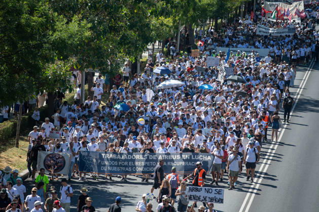 Airbus Workers Protest in Madrid Numerous people carry a banner reading Airbus Workers United for Respect and the Restoration of Our Working Conditions during a protest by Airbus employees on September 12, 2026, in Madrid, Spain. The march proceeded from Plaza de Colón to the Ministry of Industry headquarters and was attended by employees from workplaces in Madrid, Seville, Albacete, Toledo, and Cádiz. SEPTEMBER 12, 2026 Fernando Sá Madrid, Madrid, Spain Copyright: xFernandoxSanchezx 7768350