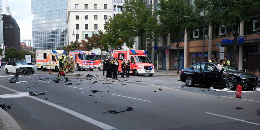 September 12, 2026, Berlin, Germany A serious accident resulting in three injuries occurred on Saturday afternoon when a police unmarked vehicle collided with a passenger car at the intersection of Axel-Springer-Strasse and Schuetzenstrasse. The police are investigating.