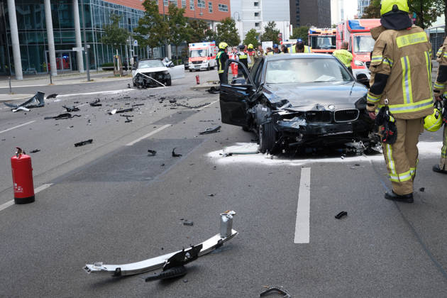 September 12, 2026, Berlin, Germany A serious accident resulting in three injuries occurred on Saturday afternoon when a police unmarked vehicle collided with a passenger car at the intersection of Axel-Springer-Strasse and Schuetzenstrasse. The police are investigating.