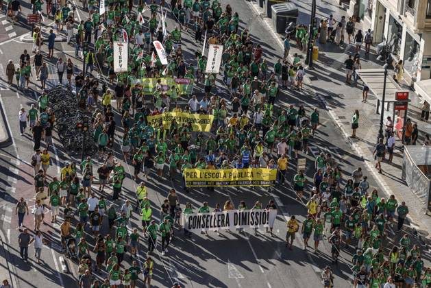 Protest in Valencia for the Dignity of Public Schools: Hundreds of people participate in a protest for the dignity of public schools on September 12, 2026, in Valencia, Valencian Community, Spain. The protest, organized by the Plataforma per l’Ensenyament Públic, revives demands that remained unresolved following last school year’s teachers’ strike: lower class sizes, improved salaries and working conditions for teachers, more resources and staff to support students, greater investment in public education, and the repeal of the so-called Educational Freedom Law, which the organizers consider detrimental to education in Valencian. SEPTEMBER 12, 2026 EDUCATION PUBLIC SCHOOLS PROTEST VALENCIA VALENCIAN COMMUNITY VALENCIA VALENCIAN COMMUNITY Copyright: xRoberxSolsonax 7769364
