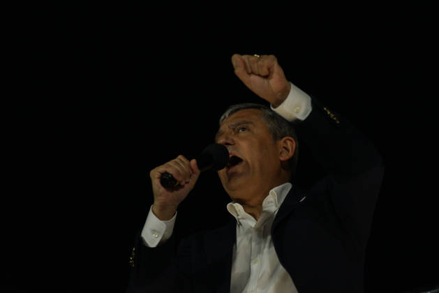 September 12, 2026, Uskudar, Istanbul, Turkey: Ozgur Ozel, leader of main opposition New Party, gives a speech during a rally to protest the annulment and re-run of the election for the Deputy Mayor of Uskudar, which took place following the arrest of Uskudar Mayor Sinem Dedetas in Istanbul, Turkey on September 12, 2026. Uskudar Turkey - ZUMAu194 20260912_zip_u194_004 Copyright: xTolgaxUluturkx