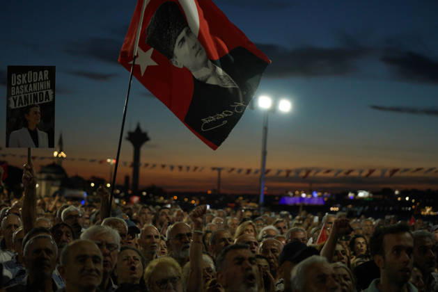 September 12, 2026, Uskudar, Istanbul, Turkey: Supporters of Turkey s main opposition party, the New Party, gathered rally to protest the annulment and re-run of the election for the Deputy Mayor of Uskudar, which took place following the arrest of Uskudar Mayor Sinem Dedetas in Istanbul, Turkey on September 12, 2026. Uskudar Turkey - ZUMAu194 20260912_zip_u194_006 Copyright: xTolgaxUluturkx