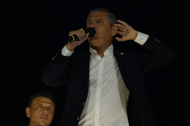 September 12, 2026, Uskudar, Istanbul, Turkey: Ozgur Ozel, leader of main opposition New Party, gives a speech during a rally to protest the annulment and re-run of the election for the Deputy Mayor of Uskudar, which took place following the arrest of Uskudar Mayor Sinem Dedetas in Istanbul, Turkey on September 12, 2026. Uskudar Turkey - ZUMAu194 20260912_zip_u194_002 Copyright: xTolgaxUluturkx