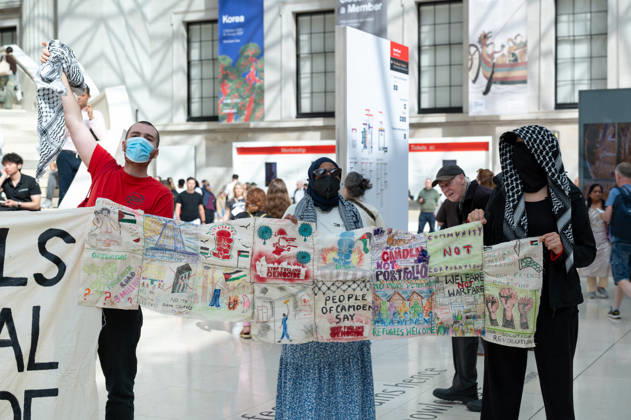 Palestine supporters protest British Museum sponsorship with BP in London - 12 Sep 2026 Protesters hold a Bayeux Tapestry like banner inspired by Palestinian themes during a demonstration. Palestine supporters from Energy Embargo for Palestine occupied the Great Court of the British Museum during a protest calling on the museum to end its sponsorship partnership with BP. The activists also criticised the museum s reported £5 million sponsorship from billionaire Igor Tulchinsky for its Bayeux Tapestry exhibition, citing reported links between his business interests and Israeli defence technology. London United Kingdom Copyright: xAndreaxDomeniconix xSOPAxImagesx ADOMENICONI_BRITISH_MUSEUM_Z62_5951