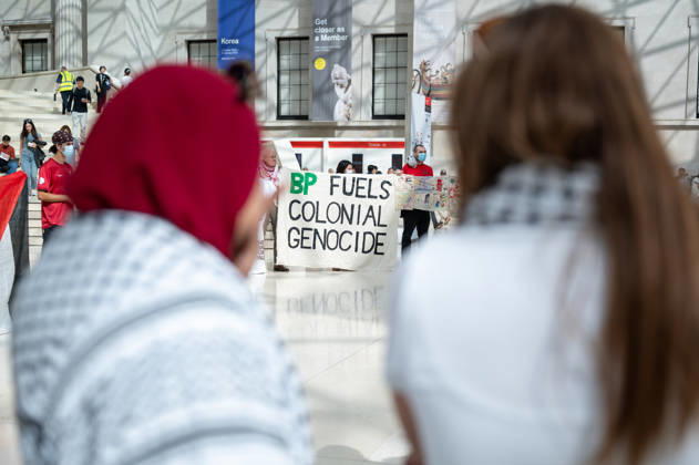 Palestine supporters protest British Museum sponsorship with BP in London - 12 Sep 2026 Protesters hold a banner reading BP fuels colonial genocide during a demonstration. Palestine supporters from Energy Embargo for Palestine occupied the Great Court of the British Museum during a protest calling on the museum to end its sponsorship partnership with BP. The activists also criticised the museum s reported £5 million sponsorship from billionaire Igor Tulchinsky for its Bayeux Tapestry exhibition, citing reported links between his business interests and Israeli defence technology. London United Kingdom Copyright: xAndreaxDomeniconix xSOPAxImagesx ADOMENICONI_BRITISH_MUSEUM_Z62_5963