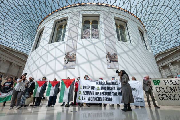 News Bilder des Tages Palestine supporters protest British Museum sponsorship with BP in London - 12 Sep 2026 Protesters chant slogans during a demonstration. Palestine supporters from Energy Embargo for Palestine occupied the Great Court of the British Museum during a protest calling on the museum to end its sponsorship partnership with BP. The activists also criticised the museum s reported £5 million sponsorship from billionaire Igor Tulchinsky for its Bayeux Tapestry exhibition, citing reported links between his business interests and Israeli defence technology. London United Kingdom Copyright: xAndreaxDomeniconix xSOPAxImagesx ADOMENICONI_BRITISH_MUSEUM_Z63_4648
