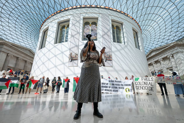 Palestine supporters protest British Museum sponsorship with BP in London - 12 Sep 2026 Protesters chant slogans during a demonstration. Palestine supporters from Energy Embargo for Palestine occupied the Great Court of the British Museum during a protest calling on the museum to end its sponsorship partnership with BP. The activists also criticised the museum s reported £5 million sponsorship from billionaire Igor Tulchinsky for its Bayeux Tapestry exhibition, citing reported links between his business interests and Israeli defence technology. London United Kingdom Copyright: xAndreaxDomeniconix xSOPAxImagesx ADOMENICONI_BRITISH_MUSEUM_Z63_4870
