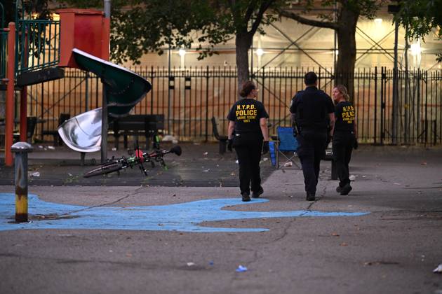 Two Men Killed In Double Homicide At Howard Playground In Brooklyn New York - 12 Sep 2026 NYPD officers work the scene in daylight hours following an overnight shooting where two men were fatally shot in the vicinity of Howard Playground at Mother Gaston Boulevard and Glenmore Avenue within the confines of the 73 precinct in Brooklyn, New York, United States. Friday evening after 10pm the shooting transpired. 35-year-old Antoine Utsey and 33-year-old Deon Miller were both shot, transported by EMS to local area hospitals where they both were pronounced dead. There are no arrests and the investigation remains ongoing. Brooklyn United States Copyright: xKylexMazzax xSOPAxImagesx Kyle-Mazza-1449680