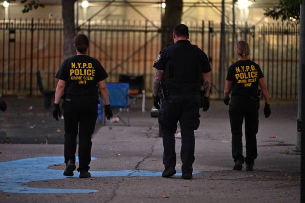 Two Men Killed In Double Homicide At Howard Playground In Brooklyn New York - 12 Sep 2026 NYPD officers work the scene in daylight hours following an overnight shooting where two men were fatally shot in the vicinity of Howard Playground at Mother Gaston Boulevard and Glenmore Avenue within the confines of the 73 precinct in Brooklyn, New York, United States. Friday evening after 10pm the shooting transpired. 35-year-old Antoine Utsey and 33-year-old Deon Miller were both shot, transported by EMS to local area hospitals where they both were pronounced dead. There are no arrests and the investigation remains ongoing. Brooklyn United States Copyright: xKylexMazzax xSOPAxImagesx Kyle-Mazza-1449681