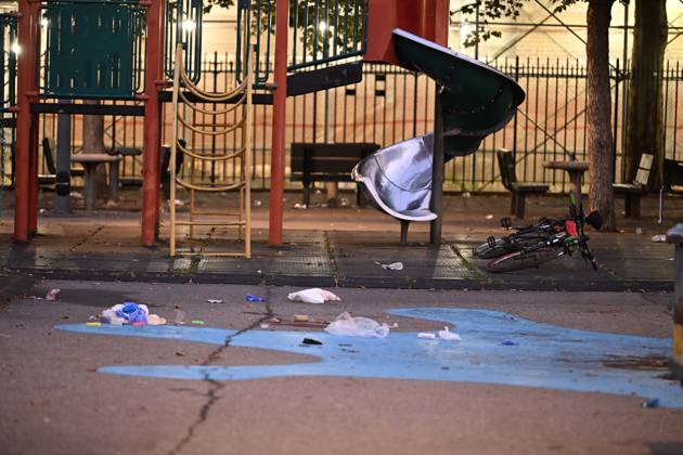 Two Men Killed In Double Homicide At Howard Playground In Brooklyn New York - 12 Sep 2026 NYPD officers work the scene in daylight hours following an overnight shooting where two men were fatally shot in the vicinity of Howard Playground at Mother Gaston Boulevard and Glenmore Avenue within the confines of the 73 precinct in Brooklyn, New York, United States. Friday evening after 10pm the shooting transpired. 35-year-old Antoine Utsey and 33-year-old Deon Miller were both shot, transported by EMS to local area hospitals where they both were pronounced dead. There are no arrests and the investigation remains ongoing. Brooklyn United States Copyright: xKylexMazzax xSOPAxImagesx Kyle-Mazza-1449683
