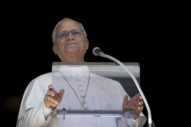 ANGELUS Italy, Rome, Vatican, 2026 9 13 Pope Leo XIV addresses the crowd from the window of the apostolic palace overlooking St Peter s Square during his Sunday Angelus prayer at the Vatican EDITORIAL USE ONLY - NO BOOKS Copyright: xVATICANxMEDIA xCatholicxPressxPhotox