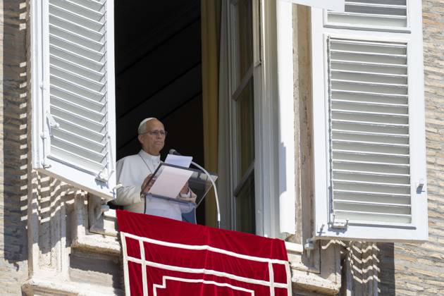 ANGELUS Italy, Rome, Vatican, 2026 9 13 Pope Leo XIV addresses the crowd from the window of the apostolic palace overlooking St Peter s Square during his Sunday Angelus prayer at the Vatican EDITORIAL USE ONLY - NO BOOKS Copyright: xVATICANxMEDIA xCatholicxPressxPhotox