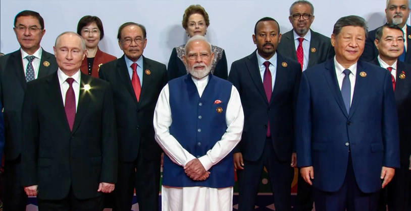 RECORD DATE NOT STATED PM Modi poses for a family photo with world leaders at Bharat Mandapam on Day 2 of the BRICS Summit 2026 New Delhi, Sep 13 (ANI): Prime Minister Narendra Modi poses for a family photo with world leaders at Bharat Mandapam on Day 2 of the BRICS Summit 2026, in New Delhi on Sunday. (DD News ANI Video Grab) Delhi New Delhi India Copyright: xANIx ANI_20260913022
