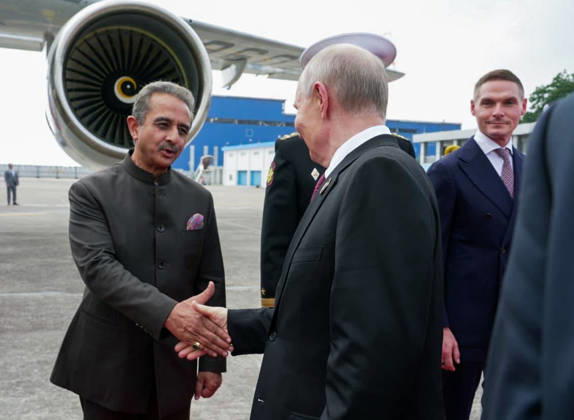 RECORD DATE NOT STATED Vladimir Putin concludes his visit to India for the BRICS Summit New Delhi, Sep 13 (ANI): MoS External Affairs Kirti Vardhan Singh sees off Russian President Vladimir Putin at Delhi airport following his visit to India for the BRICS Summit, in New Delhi on Sunday. (@KVSinghMPGonda X ANI Photo) NEW DELHI Delhi India Copyright: xANIx ANI_20260913113