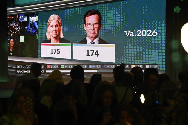 STOCKHOLM, SWEDEN 20260913 SVT s live broadcast is shown on a big screen during the Center Party s election night gathering at Sergel Hub, Sveavägen, STOCKHOLM, SWEDEN x10080x  Copyright: xFredrikxSandberg TTx VAL 2026 VALVAKA C UA6-BKXcDUU
