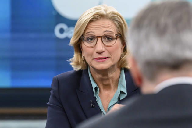 In the photo, from left: Anke Rehlinger, Minister-President of Saarland, SPD, GER; Berlin, studio, guest on Caren Miosga’s political talk show, TV program, Das Erste, from Studio 20 in Berlin-Adlershof, Topic: Following Saxony-Anhalt, Are the Reforms Now in Jeopardy? September 13, 2026, Copyright: HMBxMedia UwexKoch