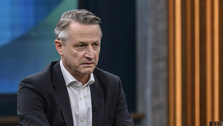 Pictured, from left: Nikolaus Blome, Head of the Politics and Society Department, RTL ntv, GER, Berlin, studio, guest on Caren Miosga’s political talk show, TV, program, Das Erste, from Studio 20 in Berlin-Adlershof, topic: After Saxony-Anhalt, Are the Reforms Now in Jeopardy? September 13, 2026, Copyright: HMBxMedia UwexKoch