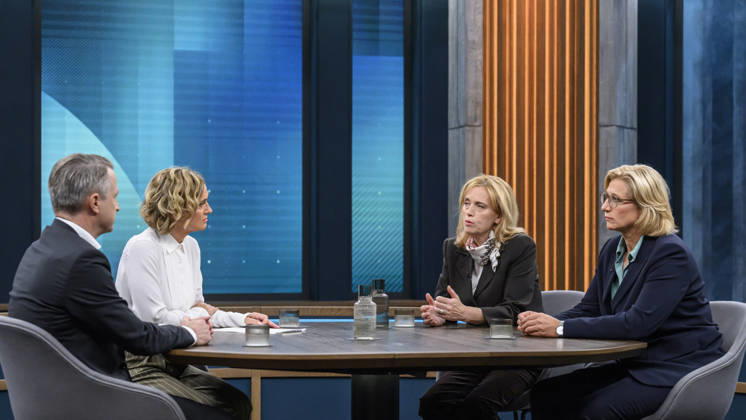 Pictured, from left: Nikolaus Blome, Head of the Politics and Society Department, RTL ntv; Caren Miosga; Karin Prien, Federal Minister of Education, Family, Senior Citizens, Women, and Youth, CDU; Anke Rehlinger, Minister-President of Saarland, SPD, GER, Berlin, studio, guest on Caren Miosga’s show, political talk show, TV Copyright: HMBxMedia UwexKoch