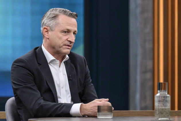 Pictured from left: Nikolaus Blome, Head of Politics and Society, RTL ntv, GER, Berlin, studio, guest on Caren Miosga’s political talk show, TV, format, Das Erste, from Studio 20 in Berlin-Adlershof, topic: After Saxony-Anhalt, Are the Reforms Now in Jeopardy? September 13, 2026, Copyright: HMBxMedia UwexKoch