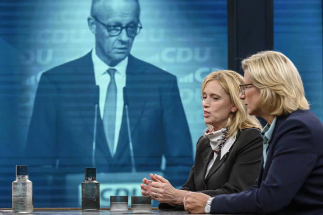 Pictured from left: Karin Prien, Federal Minister of Education, Family, Senior Citizens, Women, and Youth, CDU; Anke Rehlinger, Minister-President of Saarland, SPD; GER; Berlin; studio; guest on Caren Miosga’s political talk show; TV; format; Das Erste, from Studio 20 in Berlin-Adlershof, Topic: Are the reforms now on shaky ground in Saxony-Anhalt? September 13, 2026, Copyright: HMBxMedia UwexKoch